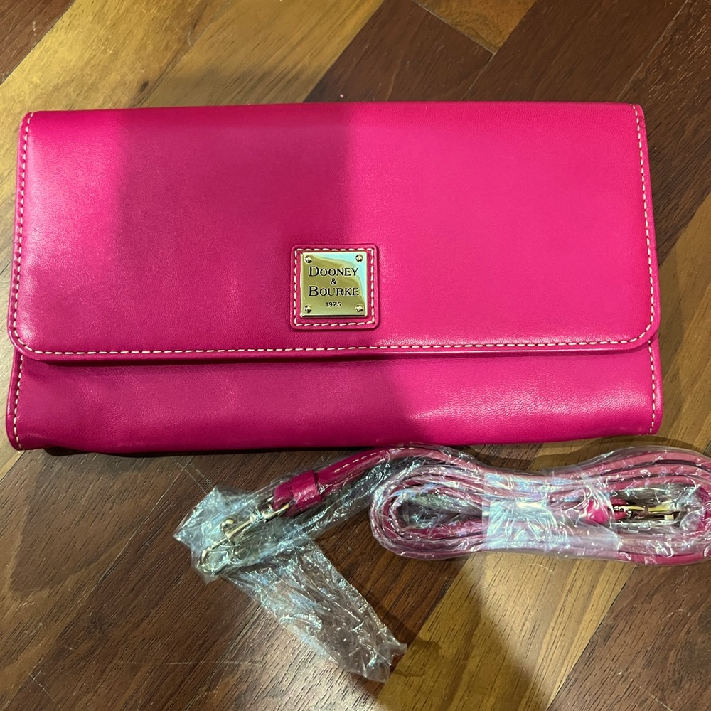 Dooney and Bourke Leather Clutch. Barely used, like new.